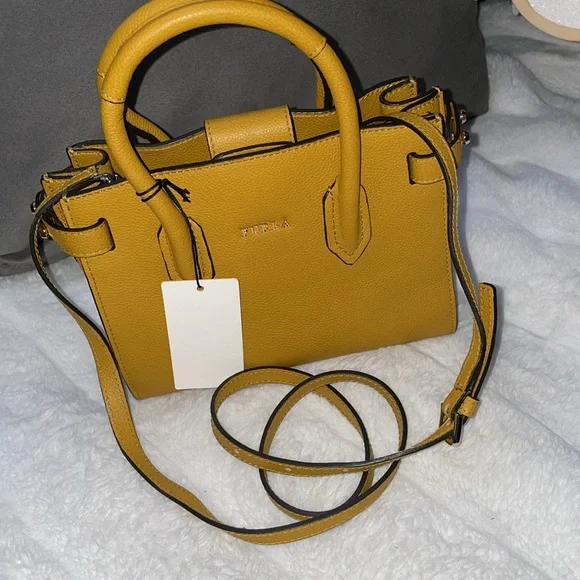 Furla Pin Ladies Mini Yellow

Ginestra Leather Tote New With Tags - Picture 5 of 10